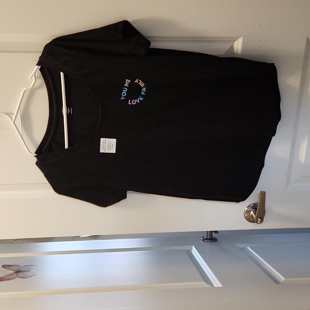 Old Navy black  T-SHIRT with graphic on front and back size medium